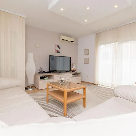 The View شقة تروغير